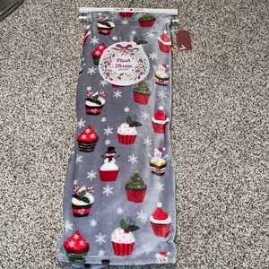 Snowman Cupcake Plush Throw Blanket 50”x70” NWT